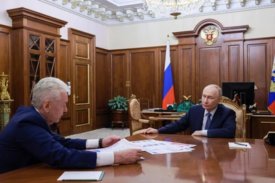 Путин и Собянин обсудили промышленность, электрички и метро