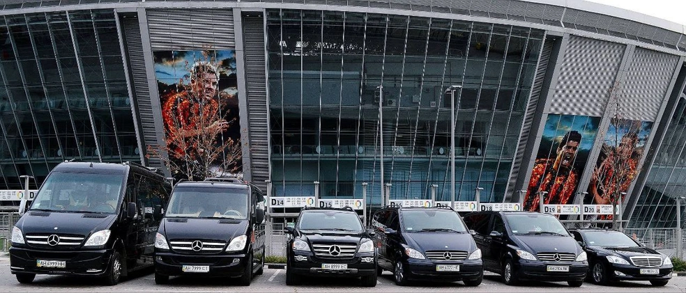 Автопарк той транспортной компании, которая обслуживала Филиппа Киркорова | Источник: Алена Семененко