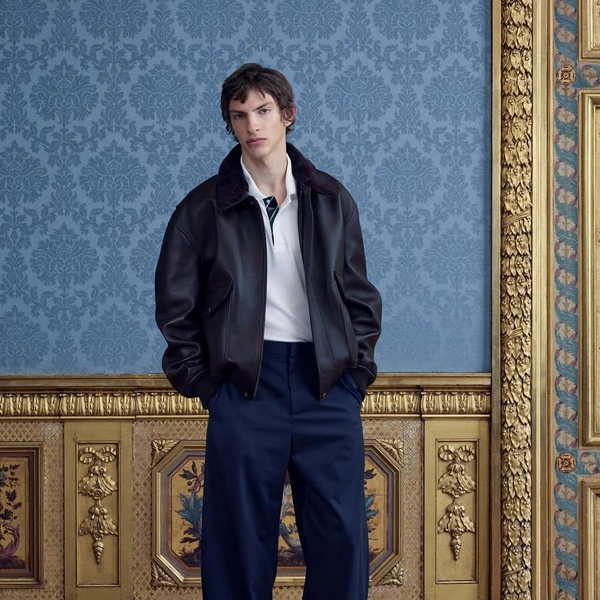 Мужской Dior глазами Джонатана Андерсона: деним, вышивка и дух Лиги Плюща