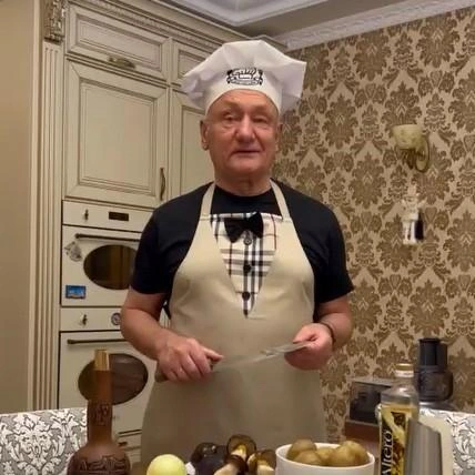 Шеф Петрович продолжает удивлять | Источник: Сергей Маненков / Вконтакте