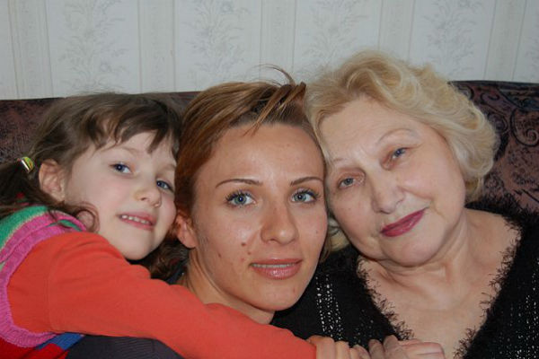 Ирина Турчинская с дочерью и свекровью