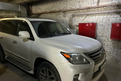 Lexus LX 570 выставили на торги в Новосибирске