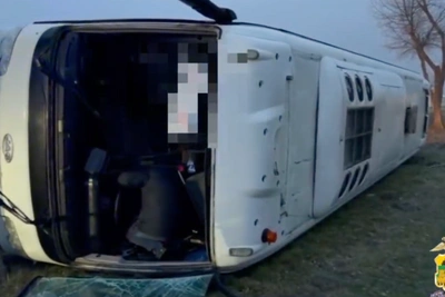 Wind Clears Deicing Agents, Bus Overturns Near Anapa