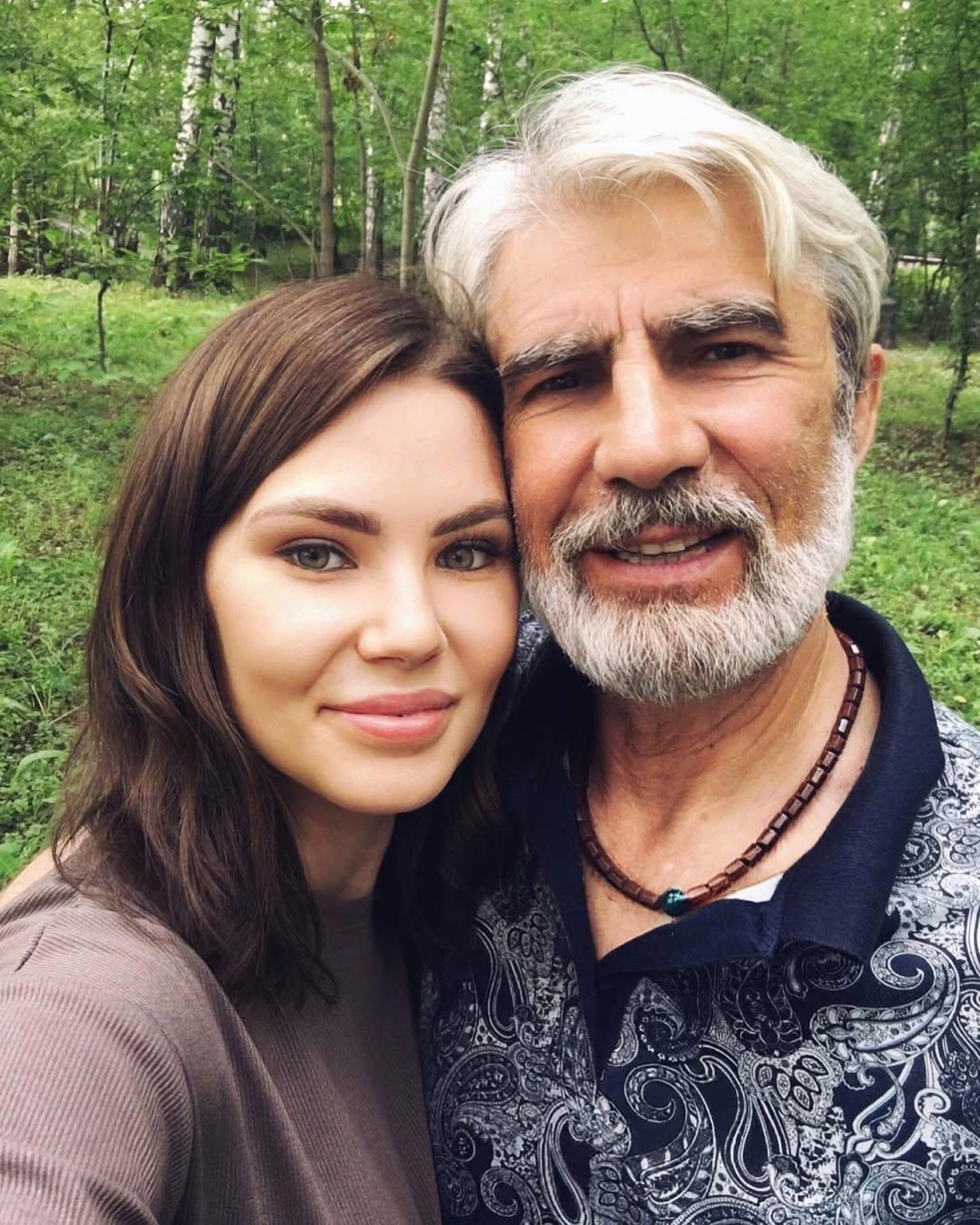 И Лиза, и ее отец мужественно борются с онкологией | Источник: lisa.veremey / Instagram* (деятельность соцсети запрещена на территории РФ)