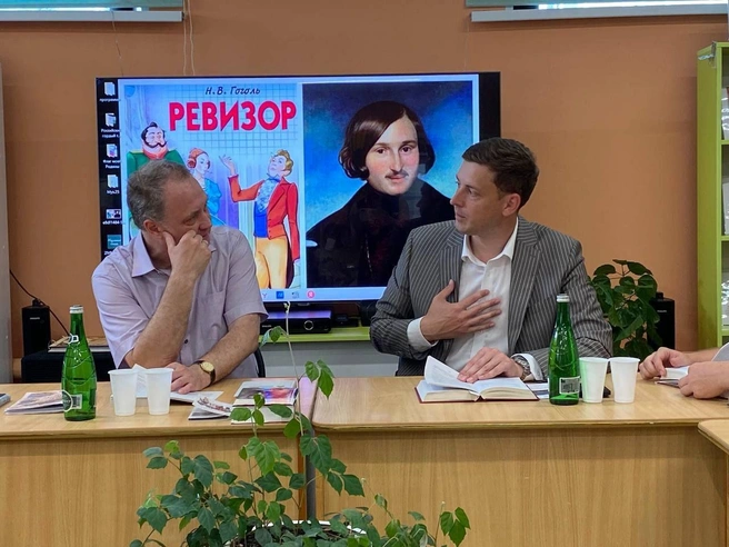 Глава Петровского района Максим Калядин старательно выстраивает городскую мифологию вокруг «Ревизора» | Источник: Максим Калядин / Telegram