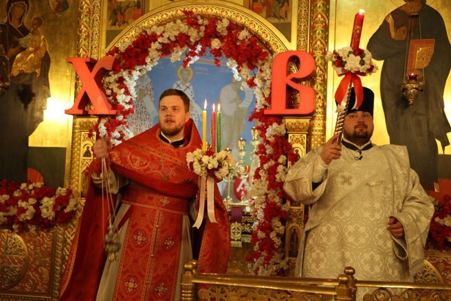 Красный цвет — непременный символ праздника Воскресения | Источник: Дмитрий Кощенко / T.me