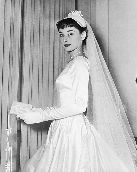 Одри Хепберн перед свадьбой со своим первым мужем Мелом Феррером