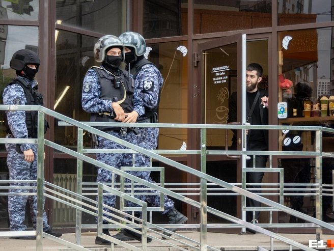 С начала года азербайджанскую диаспору Екатеринбурга сотрясают громкие скандалы и уголовные дела. | Источник: Владислав Лоншаков / E1.RU
