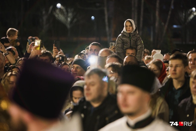 Все снимают происходящее на камеру. Сначала нам показалось, что в подборку попала фотография с какого-то концерта | Источник: Наталья Лапцевич