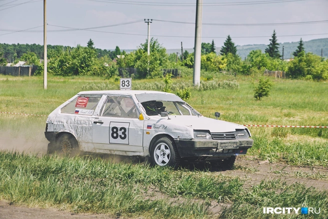 Тем временем неподалеку от аккумуляторного завода проходили заезды в дисциплине автокросс | Источник: Даниил Конин / «ИрСити»