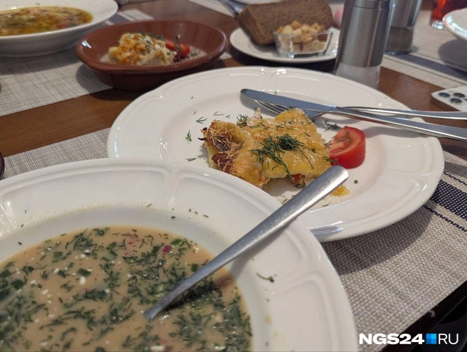 Еда — не «вау», но вполне вкусная | Источник: Мария Ленц / NGS24.RU