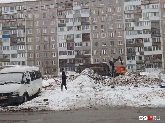 Так сегодня выглядит бывший рынок  | Источник: читатель 59.RU