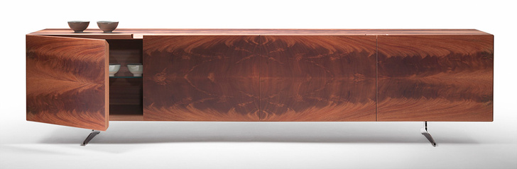 Комод Piuma, отделка — шпон красного дерева, дизайн Антонио Читтерио, Flexform, новинка 2014 года.