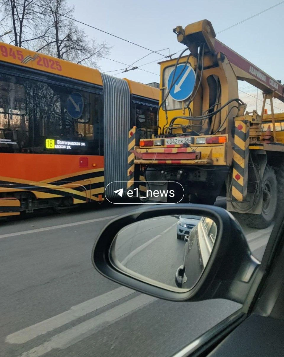 На место приехала аварийная бригада  | Источник: Читатель E1.RU 