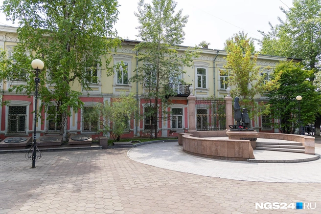 Дом построила купеческая династия Гадаловых. Чего тут только не было. Здесь и ниже фото 2020 и 2021 года | Источник: Артем Ленц / NGS24.RU
