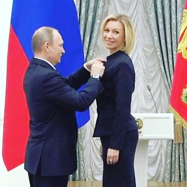 Селфи Марии Захаровой принесло ей статус секс-символа