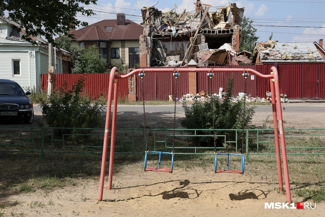 Около дома, где произошел взрыв, стоит детская площадка, где Ольгу видели вместе со своим сыном | Источник: Артем Устюжанин / MSK1.RU