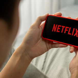 Netflix тоже решил приостановить работу в России