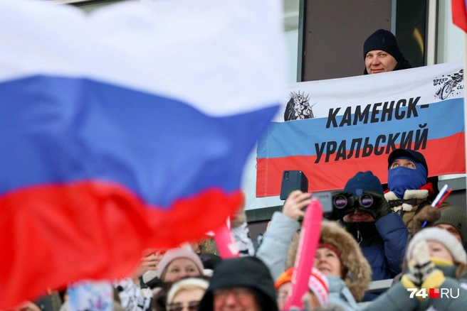 Поддерживающие конкретных спортсменов запаслись плакатами | Источник: Наталья Лапцевич