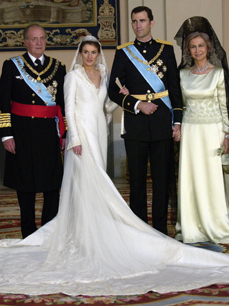 Фото №7 - Платья-близнецы: 15 слишком похожих свадебных нарядов королевских особ
