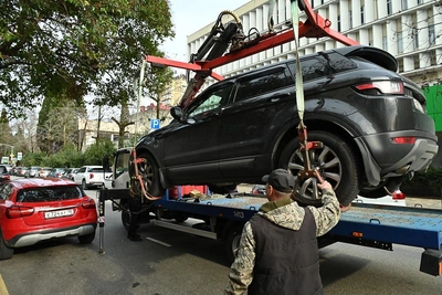 В Сочи за день эвакуировали 30 машин из-за неправильной парковки