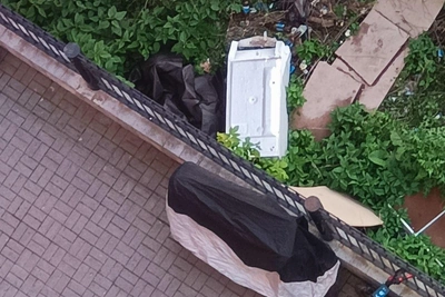 Тело нашли под окнами многоэтажки в Железнодорожном районе