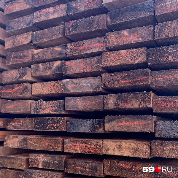 Они пропитаны специальным веществом от вредителей и огня | Источник: Ольга Якунчева / 59.RU