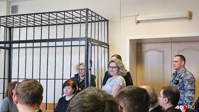 До заседания суда и в перерывах обвиняемые улыбались  | Источник: Дарья Никитченко