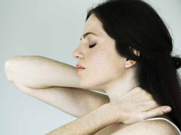 Фото №2 - Советы остеопата: как убрать холку на шее