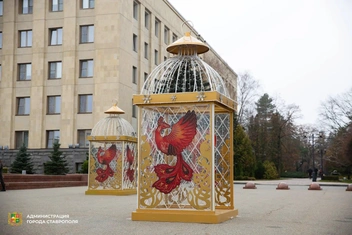 Также устанавливают другие украшения | Источник: администрация Ставрополя