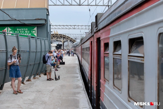 После мощного пожара в Подмосковье в электричках отключили кондиционеры | Источник: Дмитрий Толстошеев / MSK1.RU