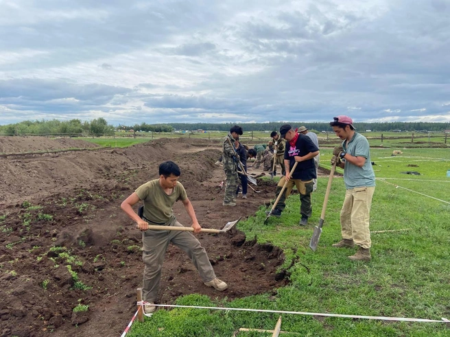 Археологические раскопки проводятся в зоне строительства Ленского моста | Источник: пресс-служба Арктического научно-исследовательского центра Республики Саха (Якутия)