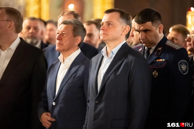 Богослужение посетил губернатор Юрий Слюсарь | Источник: Евгений Вдовин / 161.RU