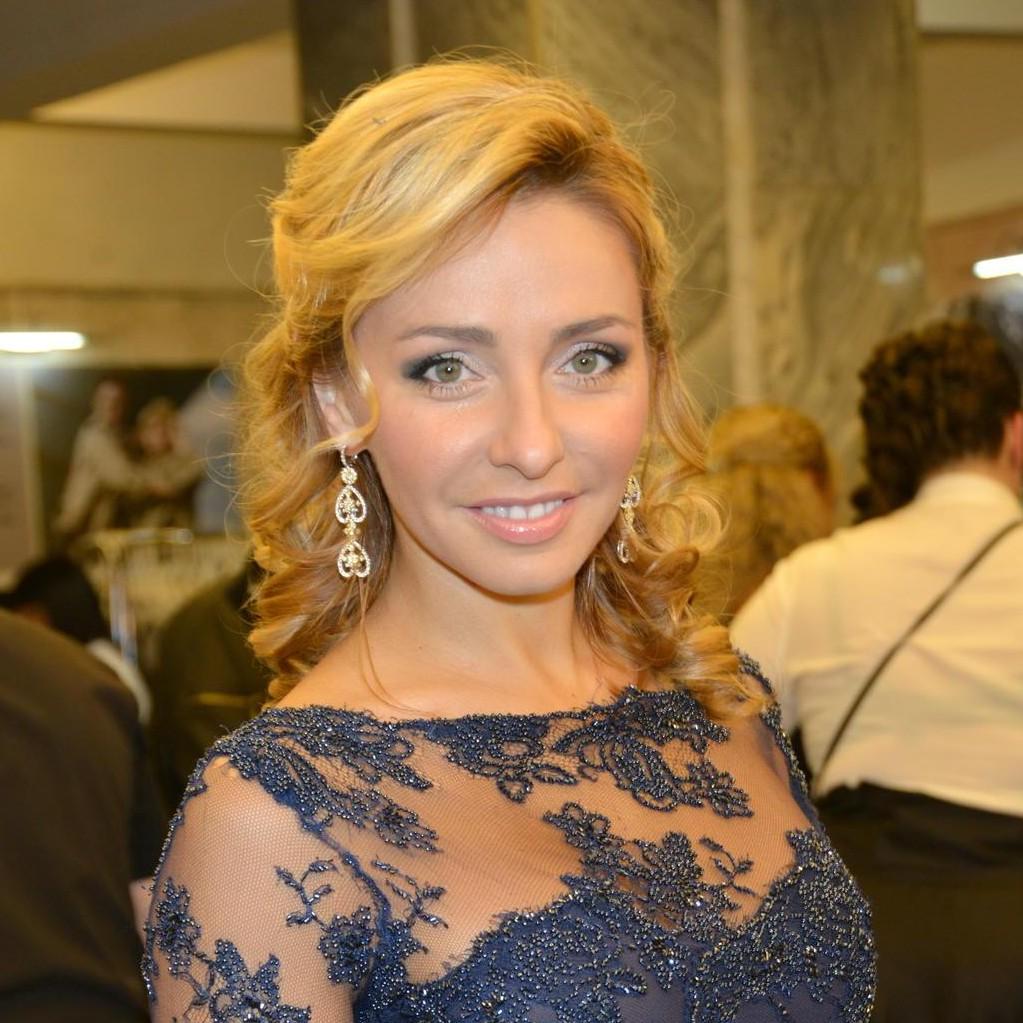 Тонкая талия, белокурые локоны и моложавое лицо: Татьяна Навка покоряет внешностью в свои 51