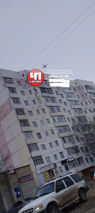 Вскоре появилось и фото техники. Вартовчане подозревают, что это транспортный самолет Ил-76