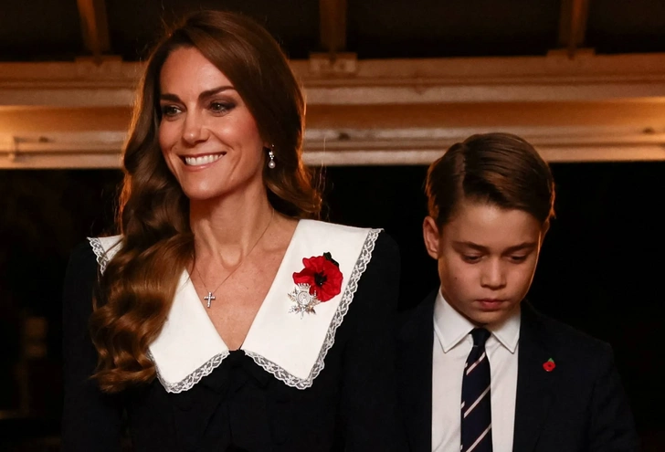 «Школьное» платье и брошь с особым смыслом: Кейт Миддлтон с сыном на концерте по случаю Дня памяти павших | Источник: Соцсети
