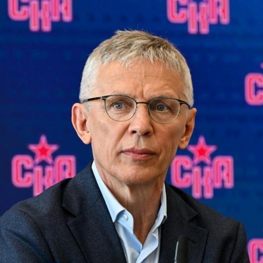 <p>Игорь Ларионов</p>