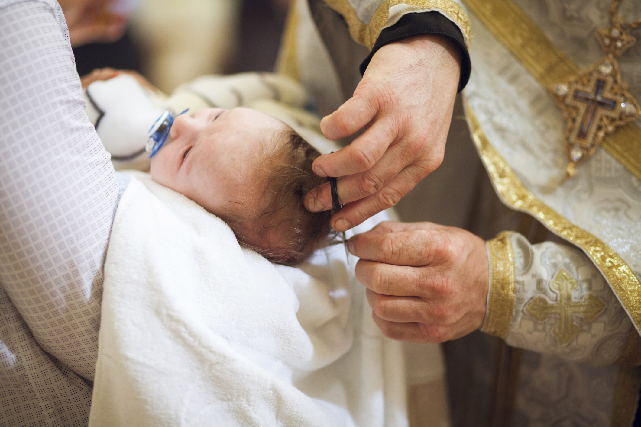 В какие дни крестят детей в православной. Таинство крещения. Обряд крещения ребенка. Таинство крещения в православной церкви. Крещение младенцев в православии.