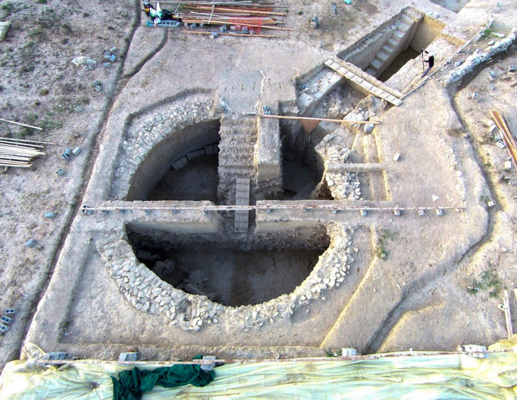 В Греции обнаружены две «золотые» гробницы