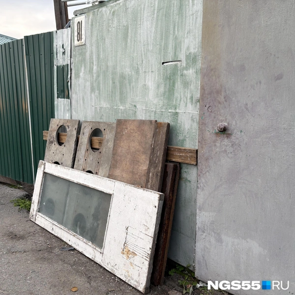 Запас стройматериалов | Источник: Тамара Башаева / NGS55.RU