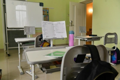 Praise vs. cash: Voronezh residents tell how they reward children for good grades