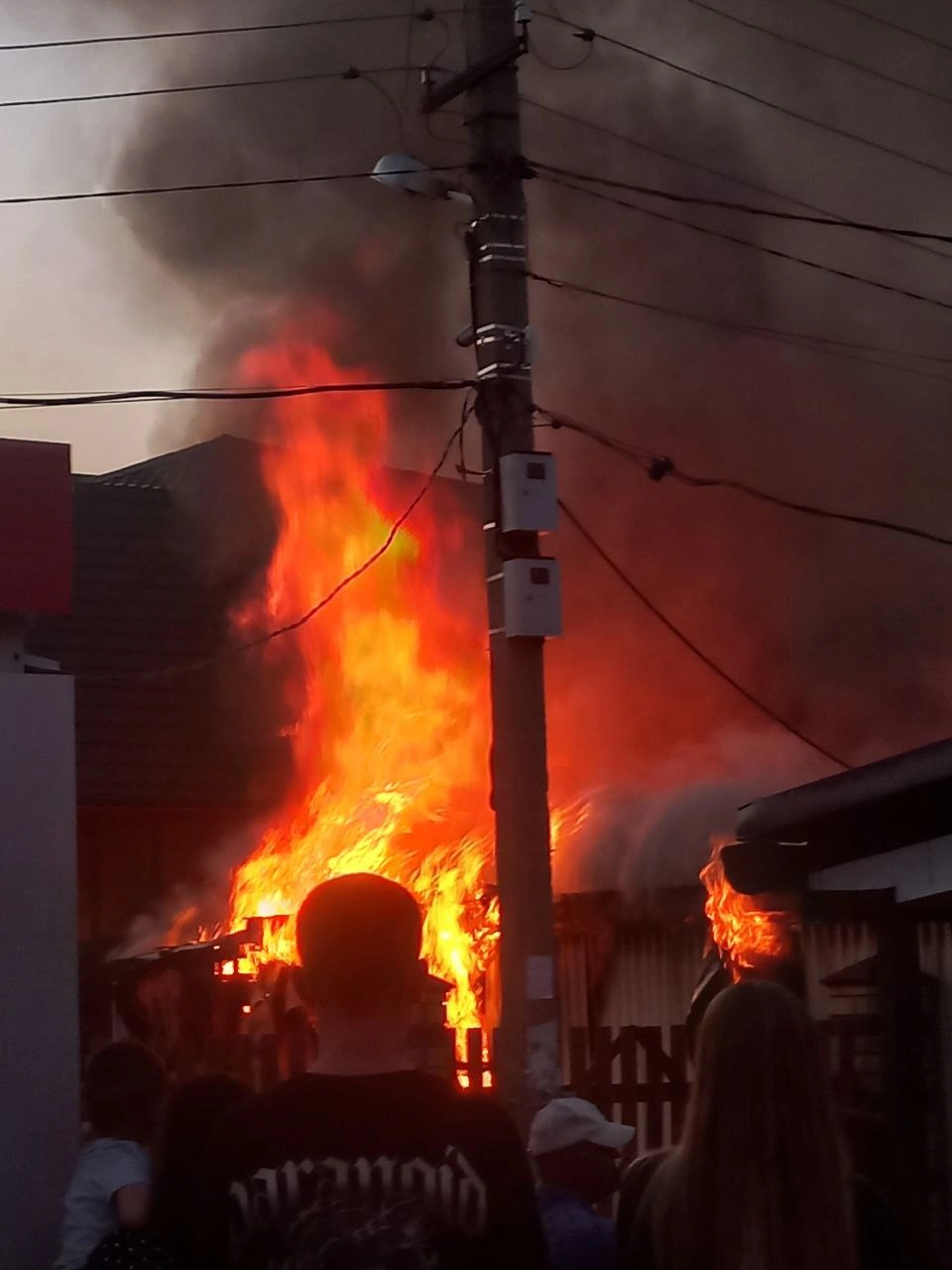 Под Волгоградом дотла сгорел ритуальный салон председателя думы от «Единой  России» - 10 июня 2024 - V1.ру