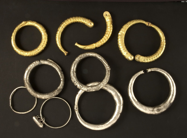 В Израиле обнаружили 1000-летние золотые украшения