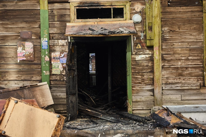 Жильцы барака уверены: следствие разберётся в причинах возгорания | Источник: Александр Ощепков / NGS.RU