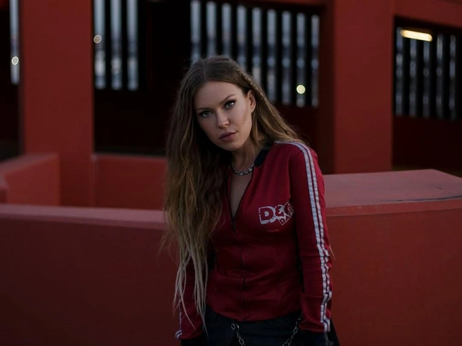 Рита Дакота показала результаты новой операции | Источник: ritadakota и ritadakota_life / Instagram (экстремистская организация, деятельность запрещена на территории РФ)