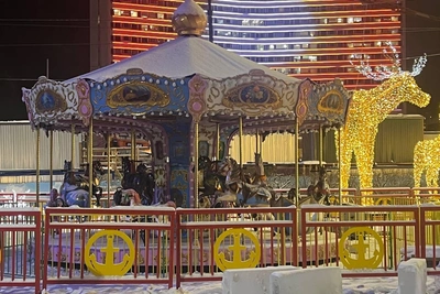 В Мурманске открылась новогодняя карусель