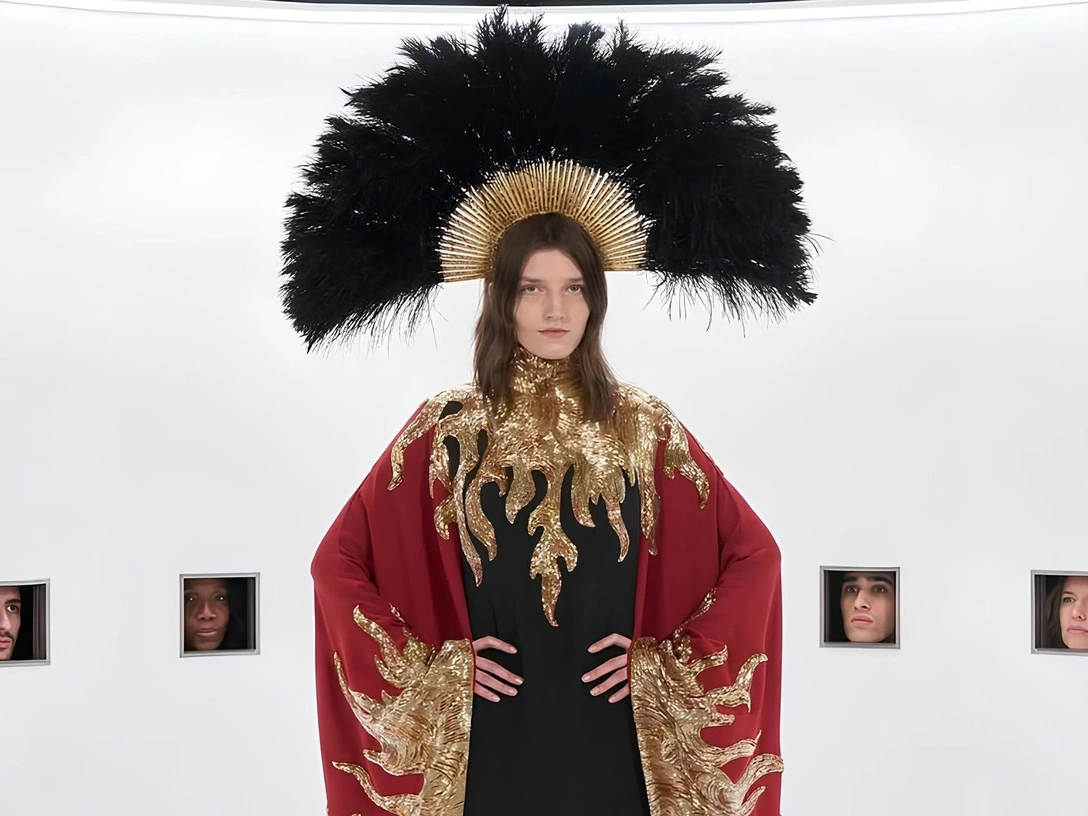 Российская модель Вера Лемелехес стала героиней показа Valentino — ей доверили самое тяжелое платье | marieclaire.ru