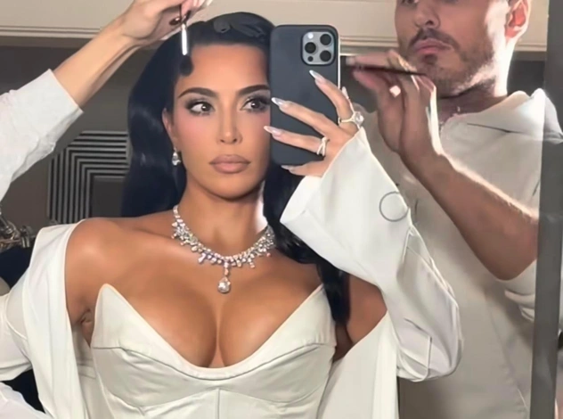 Провал или эволюция: Ким Кардашьян нарушила дресс-код в белье Mugler 1998 на вечере Academy Museum Gala 2024