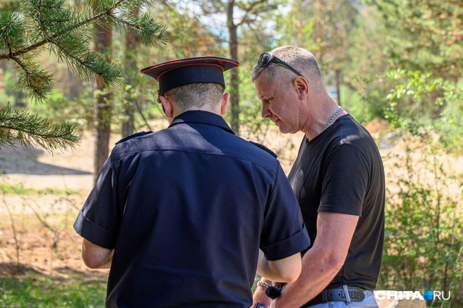 Полицейский предупредил Лебедева об опасности несанкционированных собраний | Источник: Олег Федоров / CHITA.RU