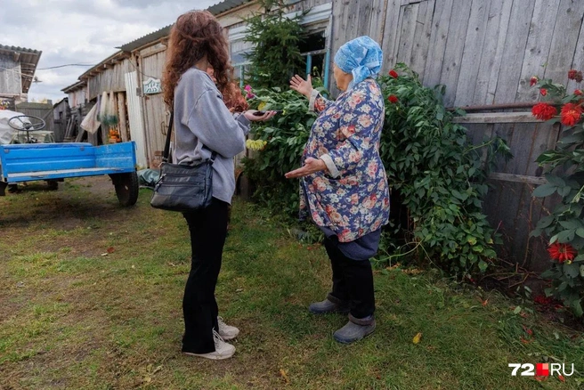 Пенсионерка рассказывает о гибели своих свиней | Источник: Ирина Шарова / 72.RU